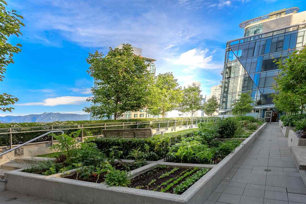 New property listed in Coal Harbour